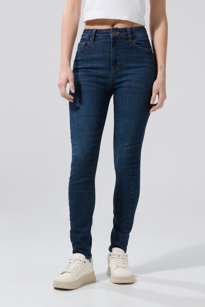 Jean súper tiro alto jegging azul oscuro con 5 bolsillos