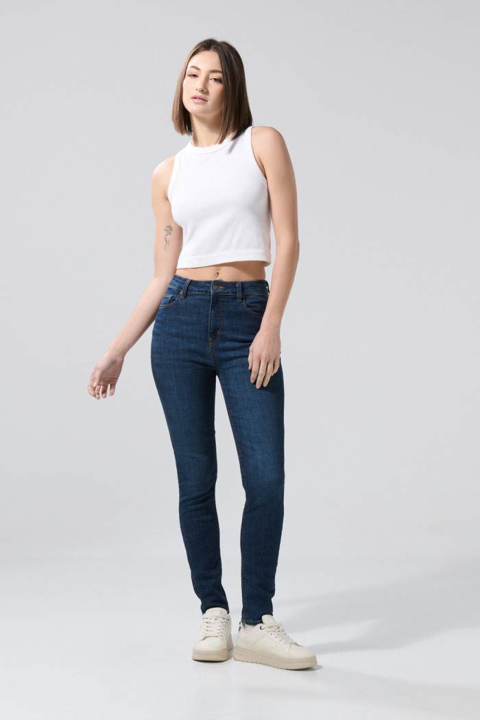 Jean súper tiro alto jegging azul oscuro con 5 bolsillos