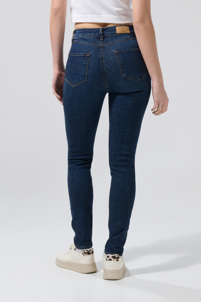 Jean súper tiro alto jegging azul oscuro con 5 bolsillos
