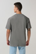 Camiseta manga corta gris intensa de Bob Esponja