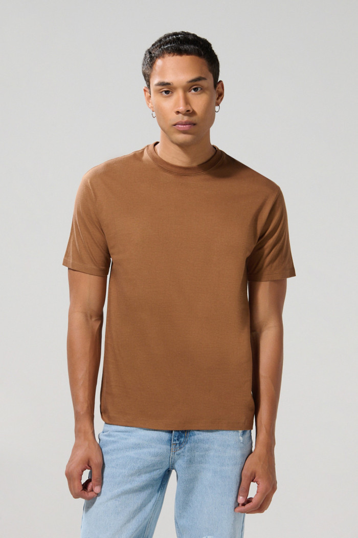 Camiseta unicolor en algodón manga corta con hombro rodado