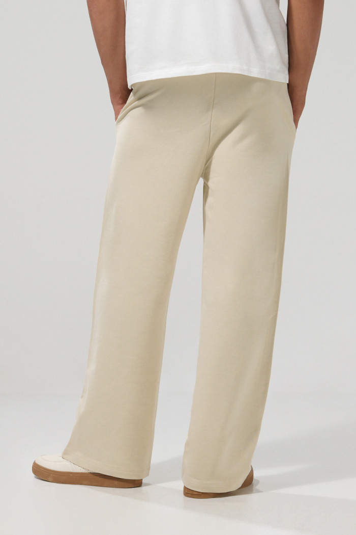 Pantalón jogger bota recta unicolor con cintura elástica