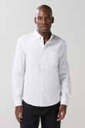 Camisa unicolor cuello button down con charreteras