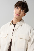 Sobrecamisa con doble bolsillo unicolor y manga larga