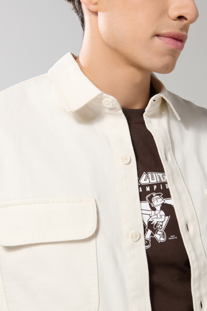 Sobrecamisa con doble bolsillo unicolor y manga larga