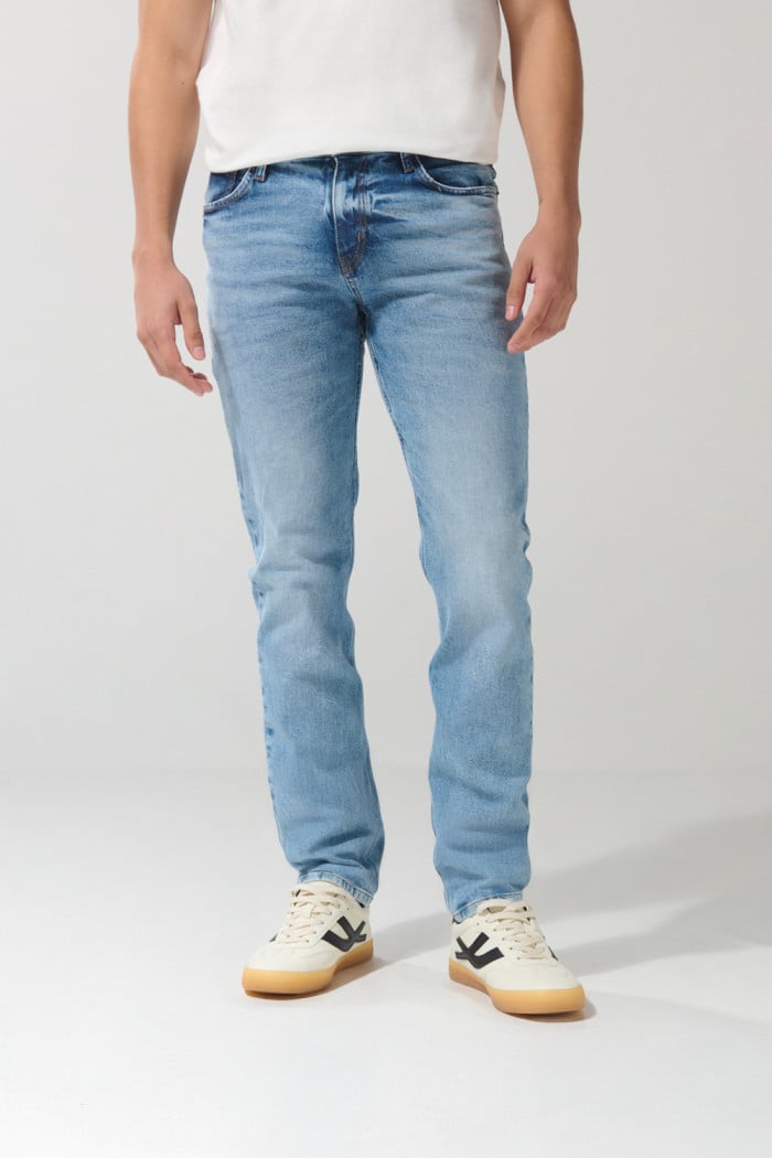 Jean slim tiro bajo azul ajustado con bolsillos