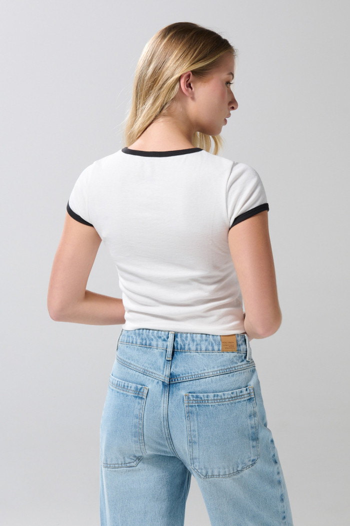 Camiseta crema de Hot Stuff manga corta con contrastes