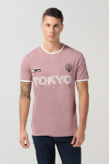 Camiseta rosada college con contrastes y manga corta