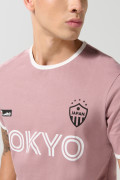 Camiseta rosada college con contrastes y manga corta