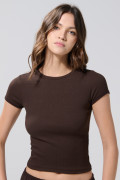 Camiseta ajustada en tela acanalada unicolor cuello redondo