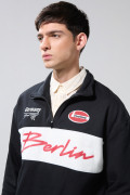 Buzo college oversize negro cuello alto con cremallera