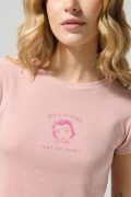 Camiseta rosada cuello redondo con arte de Princesas