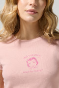 Camiseta rosada cuello redondo con arte de Princesas