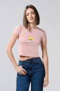 Camiseta rosada cuello redondo con arte de Bob Esponja