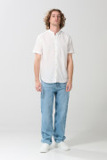 Camisa en algodón unicolor cuello nerú con botones