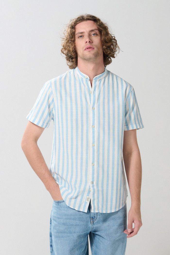 Camisa en algodón cuello nerú unicolor con diseño de rayas