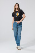 Camiseta crop top negra con estampado de Garfield