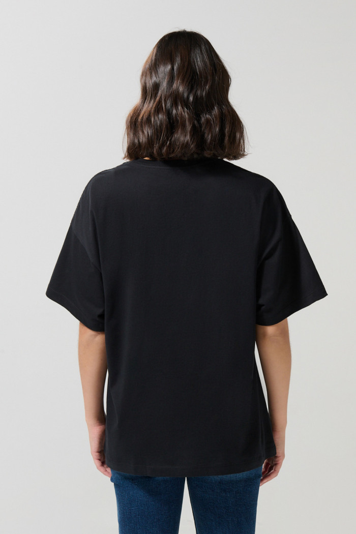 Camiseta negra oversize cuello redondo de Looney Tunes
