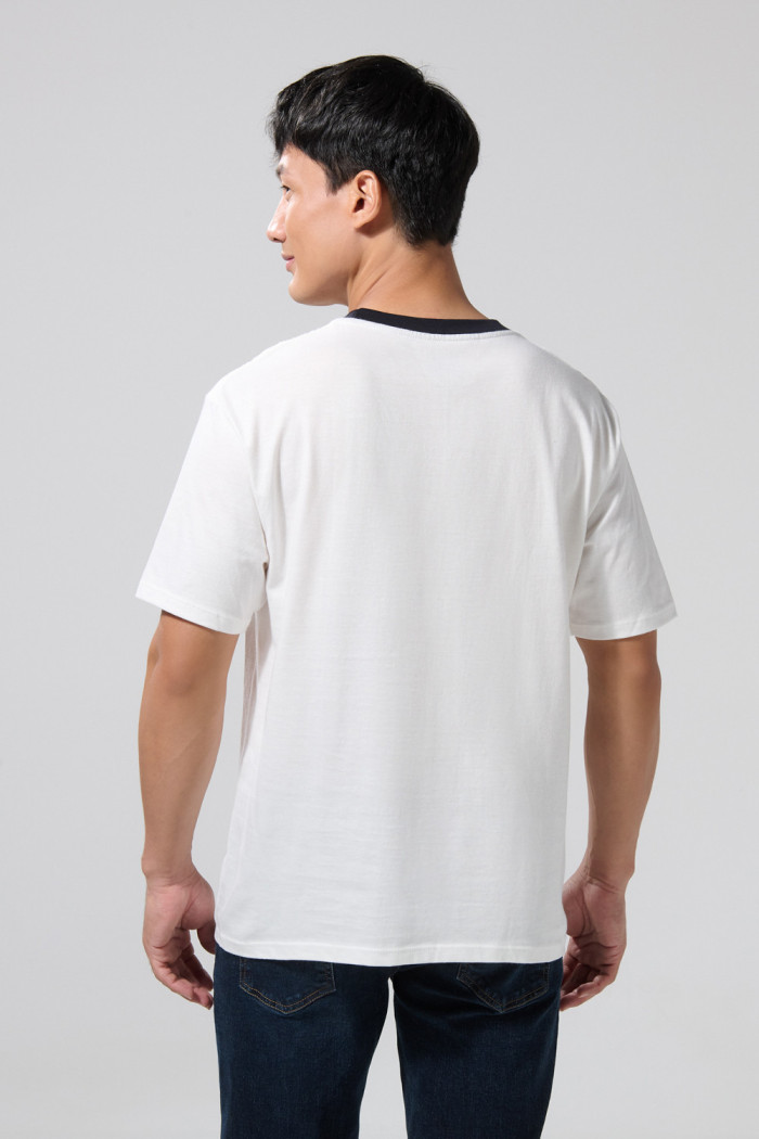 Camiseta college crema con cuello redondo en contraste