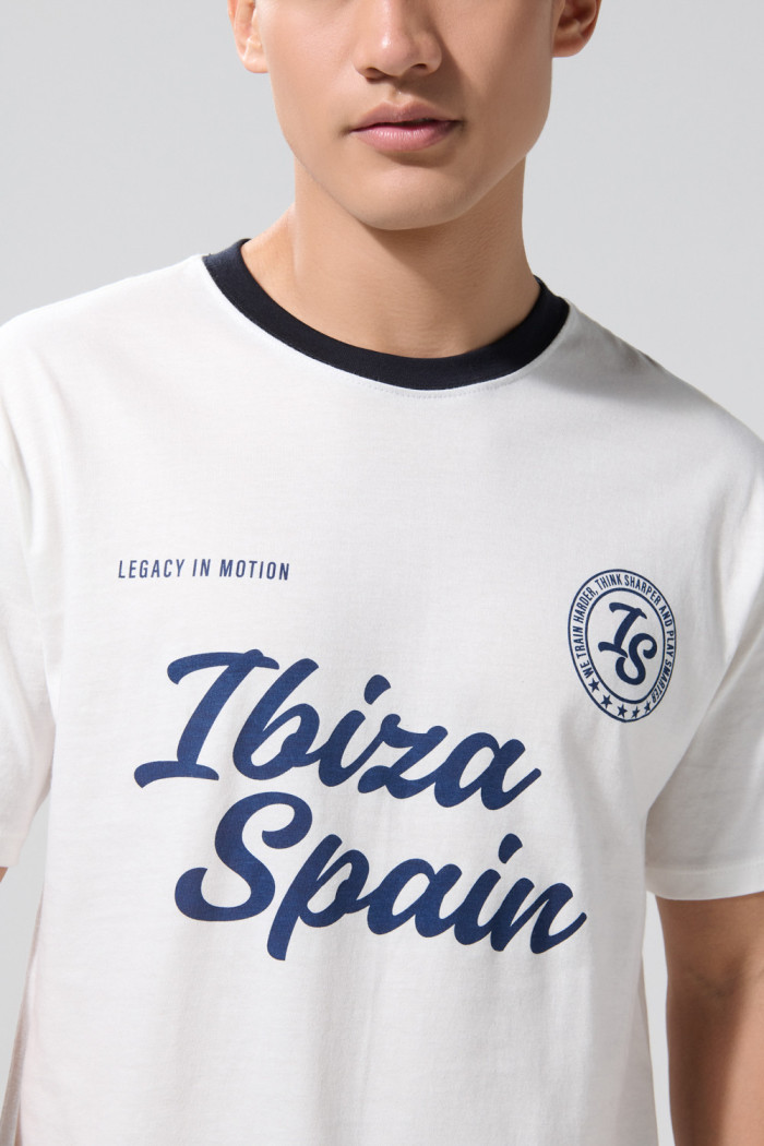 Camiseta college crema con cuello redondo en contraste