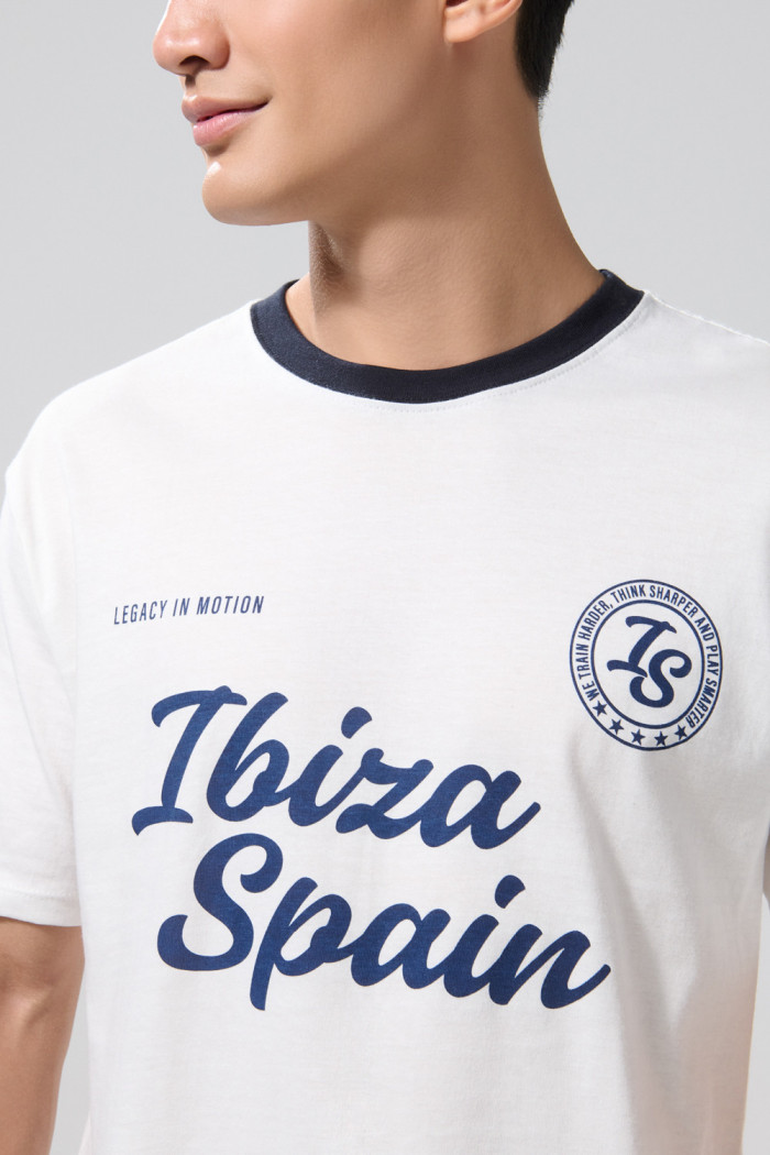 Camiseta college crema con cuello redondo en contraste