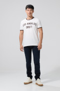 Camiseta crema college cuello redondo con contrastes