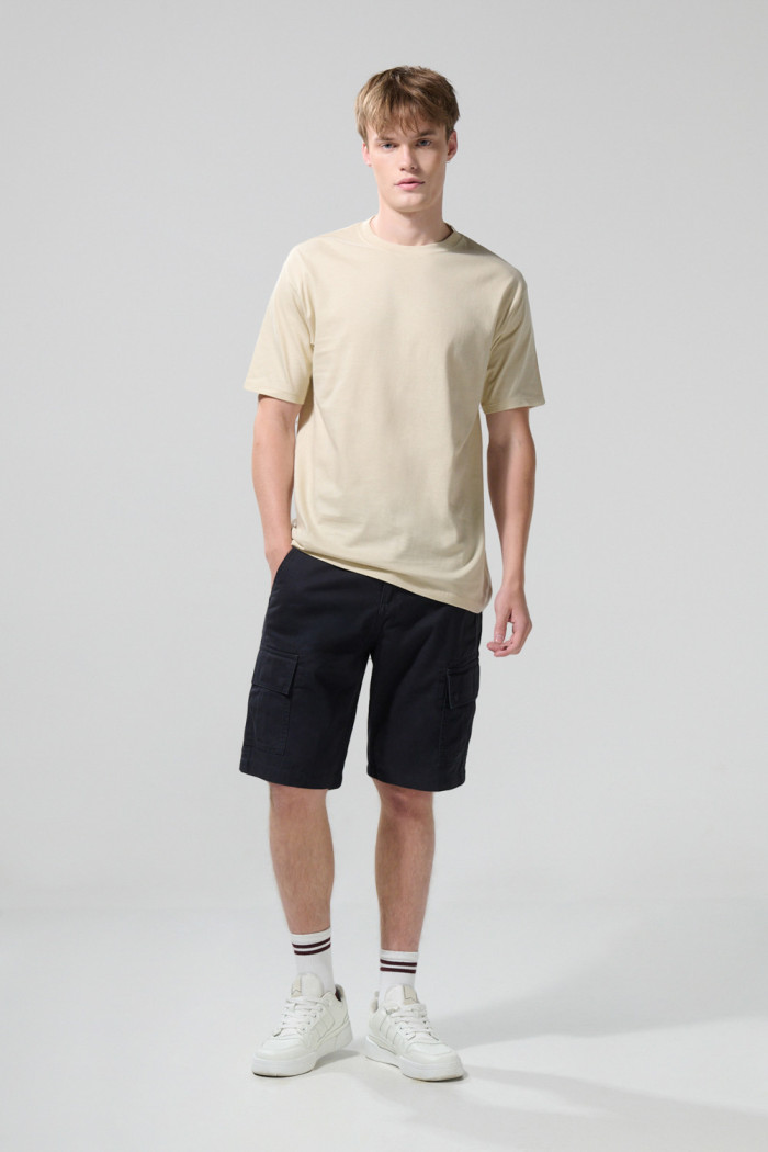 Camiseta manga corta en algodón unicolor con hombro rodado