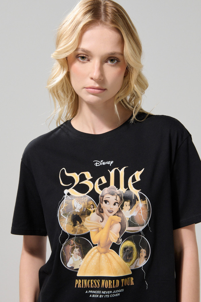 Camiseta cuello redondo negra con diseño de Princesas