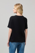 Camiseta cuello redondo negra con diseño de Princesas