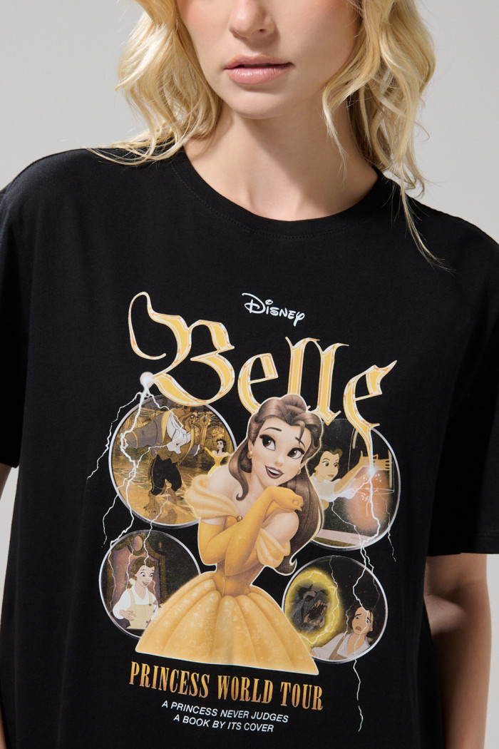 Camiseta cuello redondo negra con diseño de Princesas
