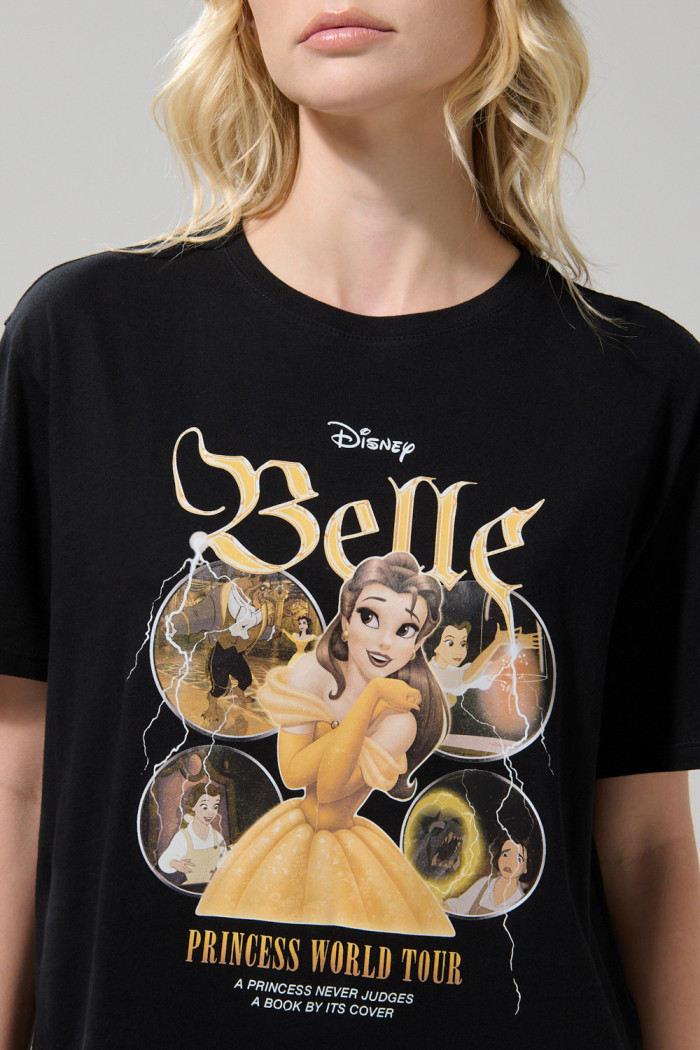 Camiseta cuello redondo negra con diseño de Princesas