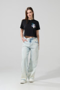 Camiseta crop top negra con arte de Princesas