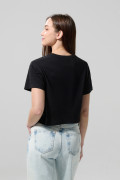 Camiseta crop top negra con arte de Princesas