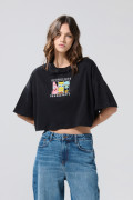 Camiseta oversize crop top negra con arte de Bob Esponja