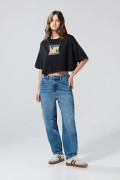Camiseta oversize crop top negra con arte de Bob Esponja