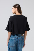 Camiseta oversize crop top negra con arte de Bob Esponja