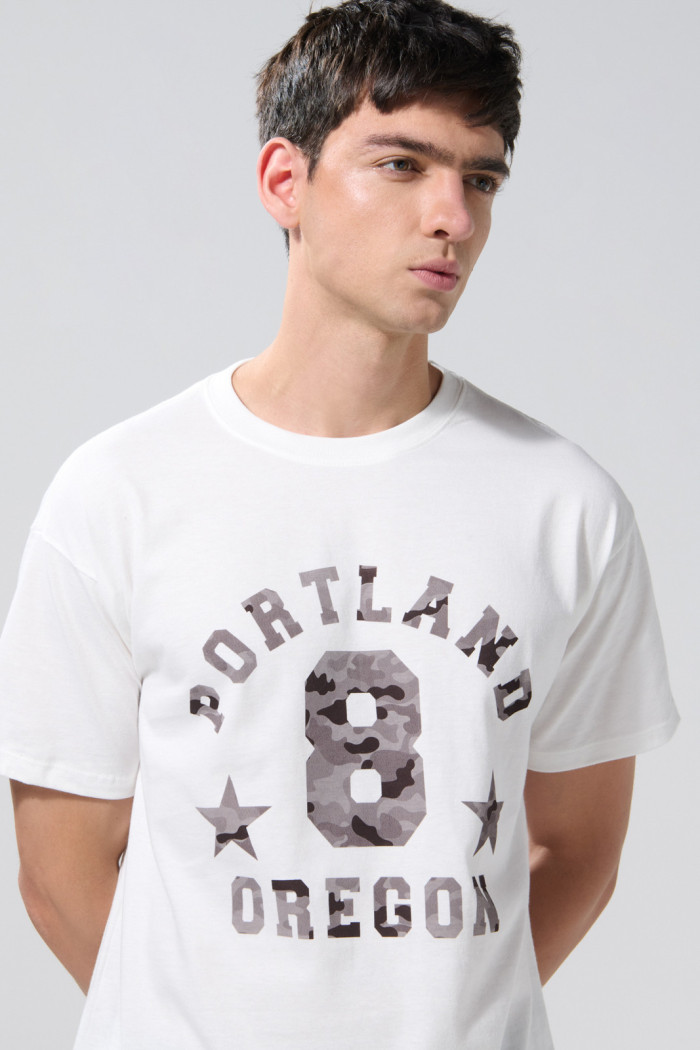 Camiseta cuello redondo college crema en algodón