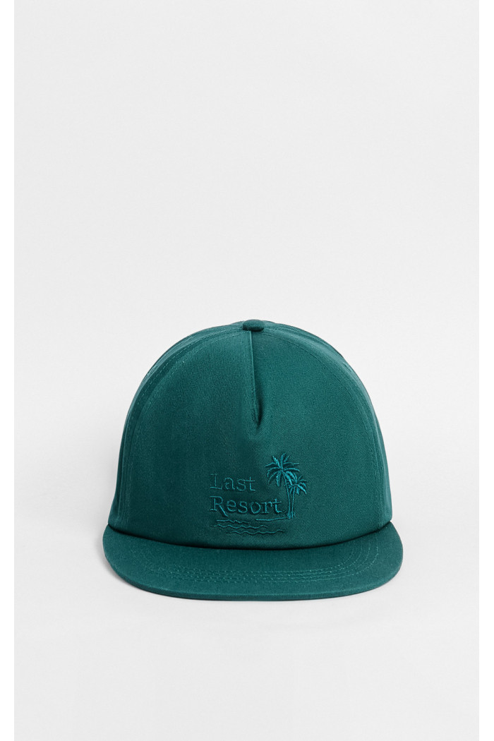 Gorra verde azulado con bordado de "Last Resort"