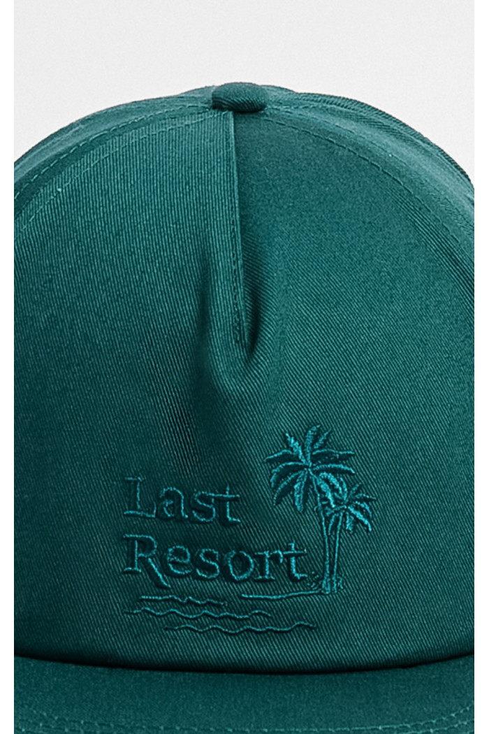 Gorra verde azulado con bordado de "Last Resort"