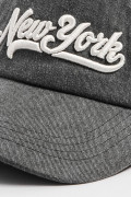 Cachucha trucker college negra con efecto de desgaste