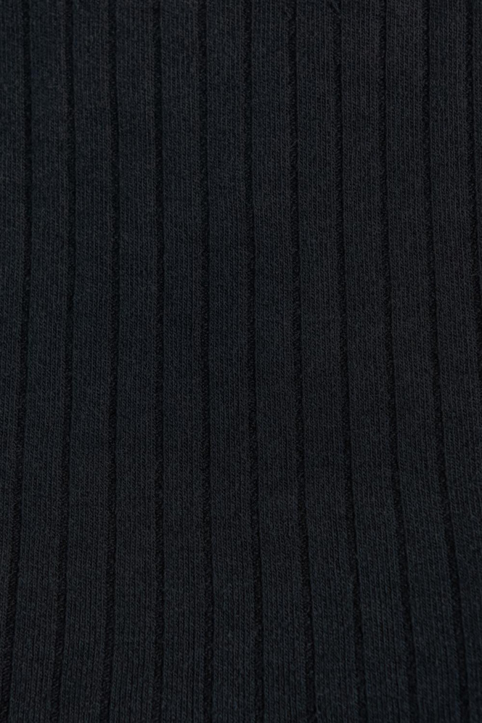 Camiseta unicolor con textura acanalada y manga sisa