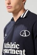 Camiseta cuello polo azul intensa oversize con arte college