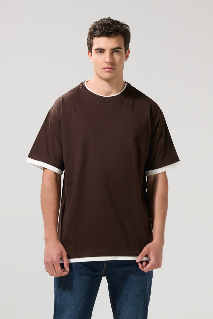 Camiseta manga corta oversize unicolor con contrastes