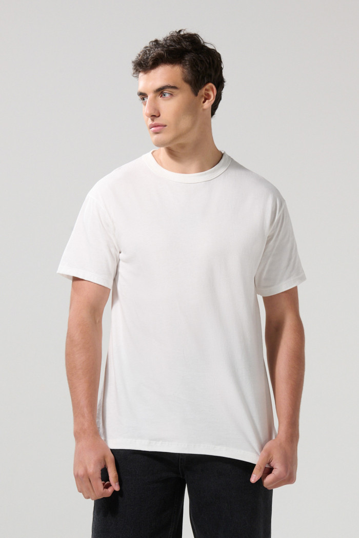 Camiseta manga corta unicolor con hombro rodado en algodón