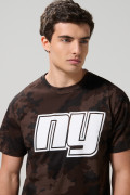 Camiseta café oscura college manga corta en algodón
