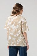Camiseta college crema clara manga corta camuflada