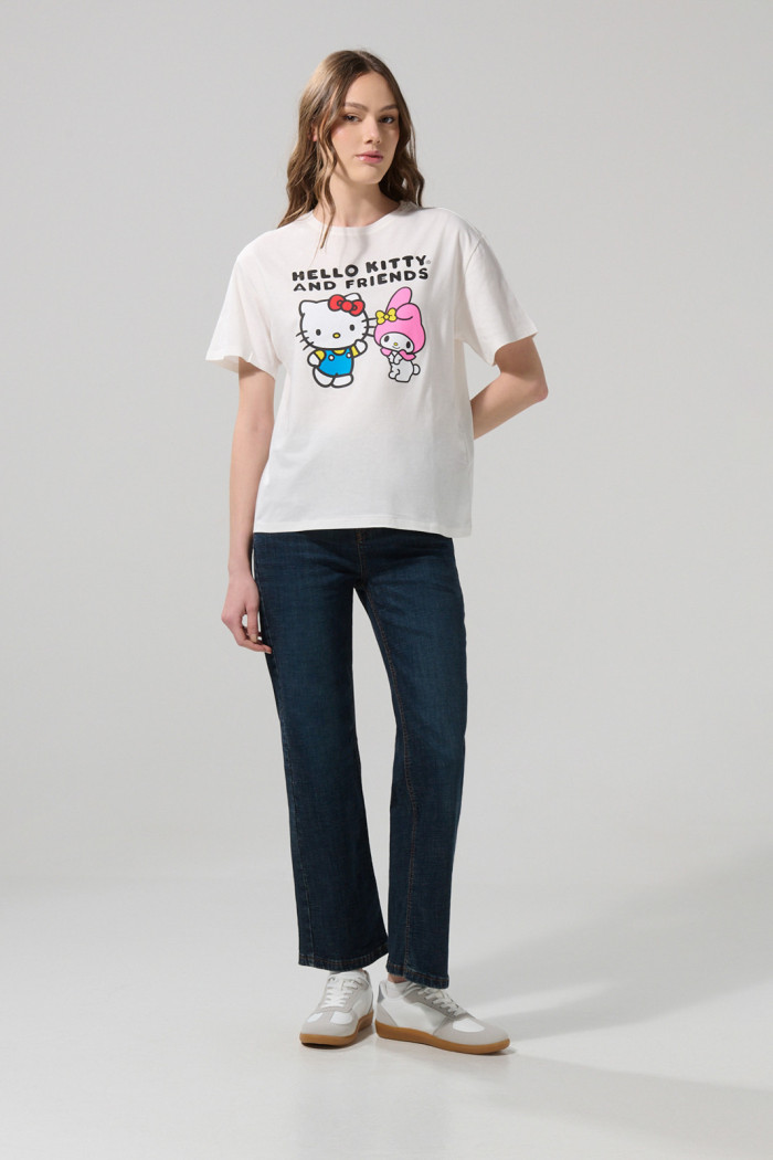 Camiseta crema cuello redondo con arte de Hello Kitty