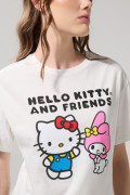 Camiseta crema cuello redondo con arte de Hello Kitty