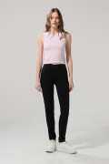 Jean push up tiro alto negro con realce posterior