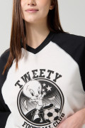 Camiseta oversize crop top crema cuello V de Looney Tunes